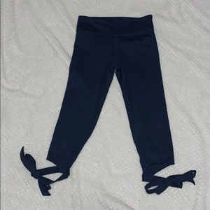 Yoga pants with bow accent